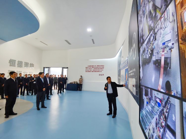 全市重大項(xiàng)目推進(jìn)工作現(xiàn)場會(huì)現(xiàn)場觀摩新恒匯高精度蝕刻引線框架生產(chǎn)項(xiàng)目